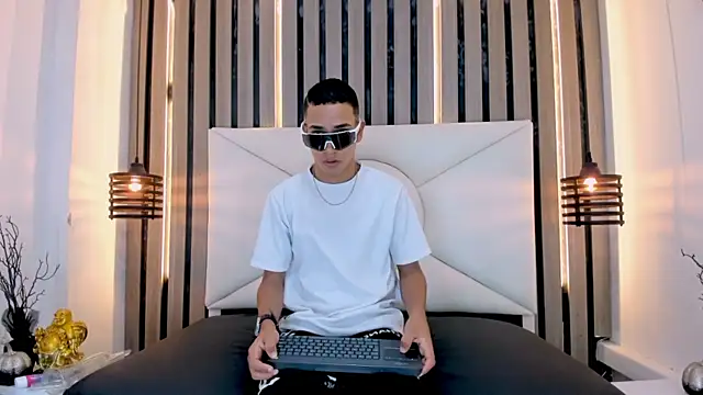 Snapshot of santiago_deluca chatting on April 7, 2026, 7:47 pm santiago deluca online show from April 7, 2026, 7:47 pm