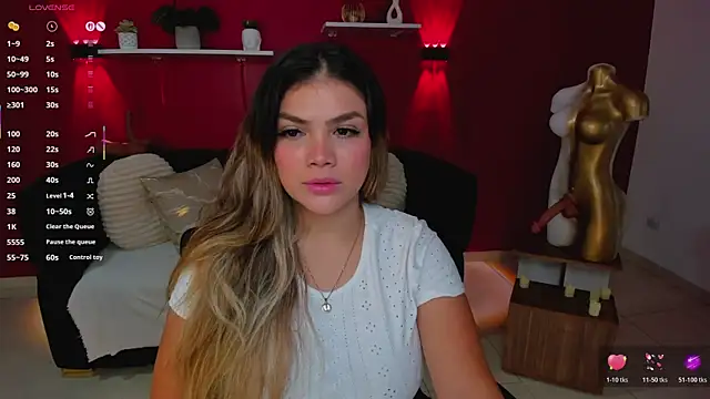 Snapshot of Sofia_Velvetx chatting on May 6, 2026, 2:44 pm Sofia Velvetx online show from May 6, 2026, 2:44 pm