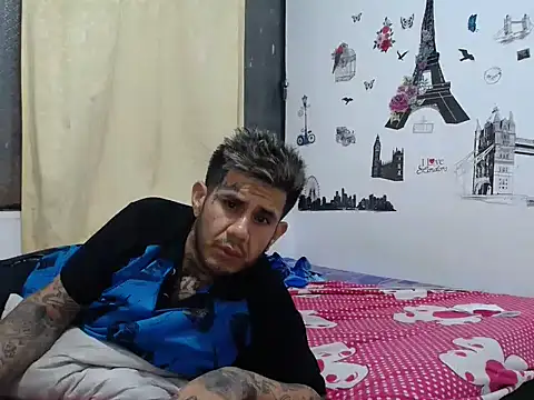 Snapshot of allison_maxtattoo_ chatting on April 5, 2026, 2:31 am allison maxtattoo online show from April 5, 2026, 2:31 am