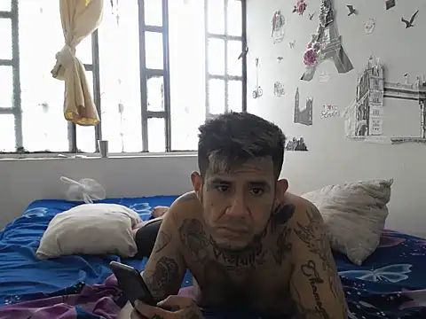 Snapshot of allison_maxtattoo_ chatting on April 16, 2026, 8:53 pm allison maxtattoo online show from April 16, 2026, 8:53 pm