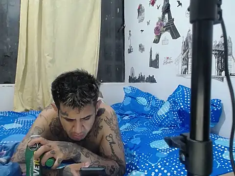 Snapshot of allison_maxtattoo_ chatting on April 21, 2026, 4:08 am allison maxtattoo online show from April 21, 2026, 4:08 am