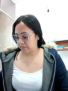 Snapshot of Violeta--7 chatting on April 6, 2026, 1:45 pm Violeta--7 online show from April 6, 2026, 1:45 pm