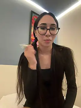 juliacosta online show from April 7, 2026, 6:52 pm