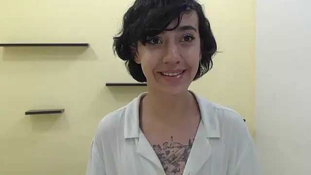 Snapshot of romina_white18 chatting on April 10, 2026, 8:19 am romina white18 online show from April 10, 2026, 8:19 am
