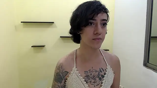 Snapshot of romina_white18 chatting on April 25, 2026, 12:35 am romina white18 online show from April 25, 2026, 12:35 am