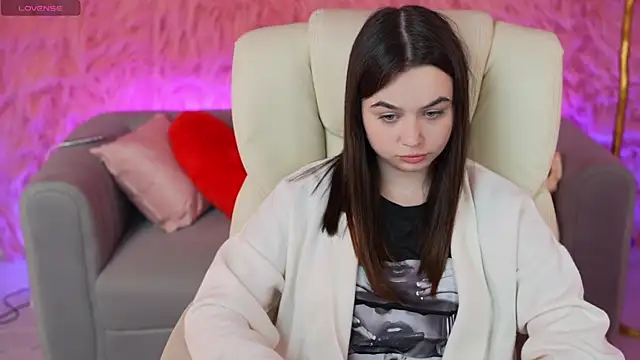 Snapshot of LeslyPeach_ chatting on March 27, 2026, 2:17 pm LeslyPeach online show from March 27, 2026, 2:17 pm