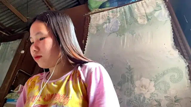 HelgaLoyer online show from April 2, 2026, 1:58 am