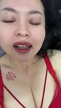 xiaxia-2026 online show from May 18, 2026, 1:02 am
