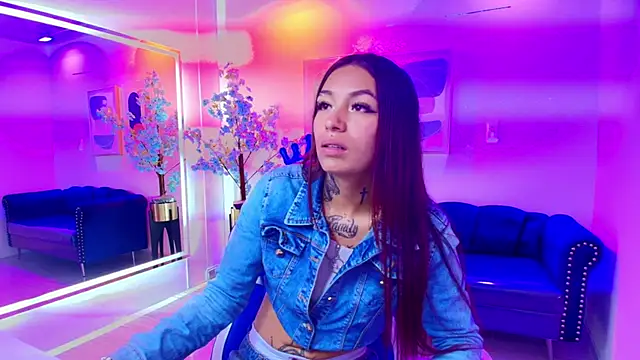 Snapshot of Charlotte_bower chatting on April 17, 2026, 7:50 pm Charlotte bower online show from April 17, 2026, 7:50 pm