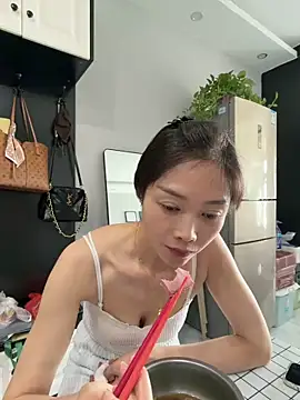 yuanpu0925 online show from April 3, 2026, 4:32 am