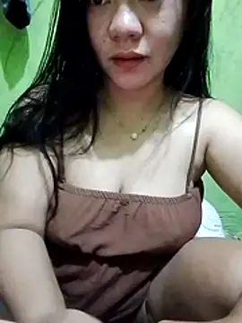 Snapshot of sweety_honey27 chatting on May 6, 2026, 6:02 pm sweety honey27 online show from May 6, 2026, 6:02 pm