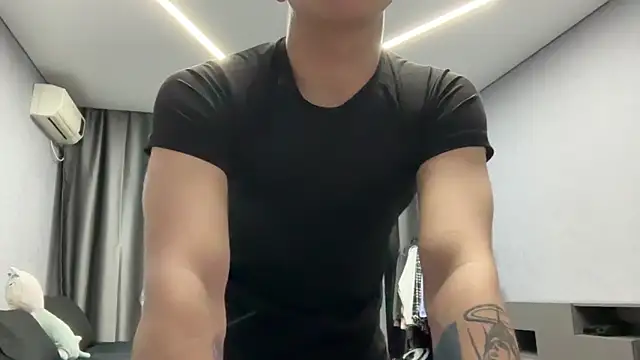 MaxWoolf online show from April 14, 2026, 4:35 pm