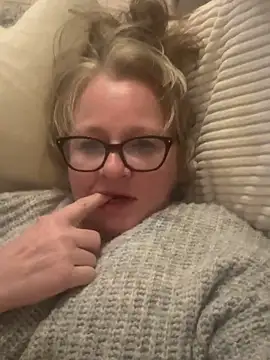 Snapshot of Tinchen_Milf chatting on April 8, 2026, 7:47 pm Tinchen Milf online show from April 8, 2026, 7:47 pm