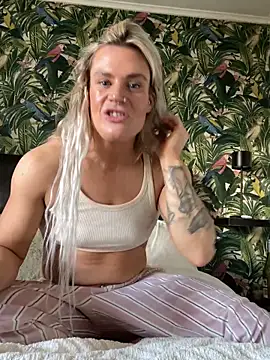 MazyBlue online show from April 11, 2026, 5:06 pm