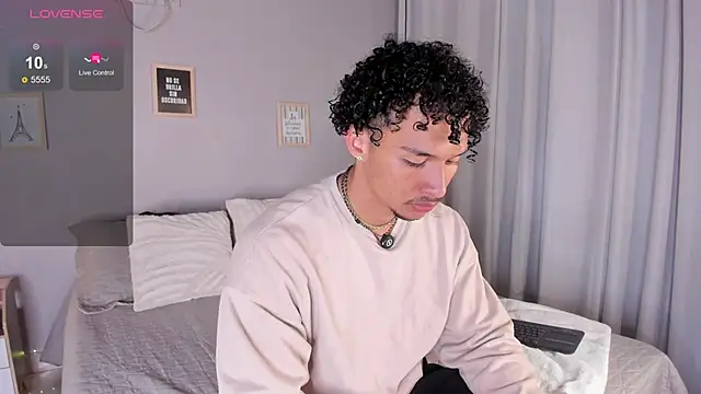 Snapshot of dominik_drake chatting on April 15, 2026, 12:56 pm dominik drake online show from April 15, 2026, 12:56 pm