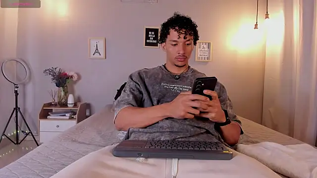 Snapshot of dominik_drake chatting on May 8, 2026, 12:43 pm dominik drake online show from May 8, 2026, 12:43 pm