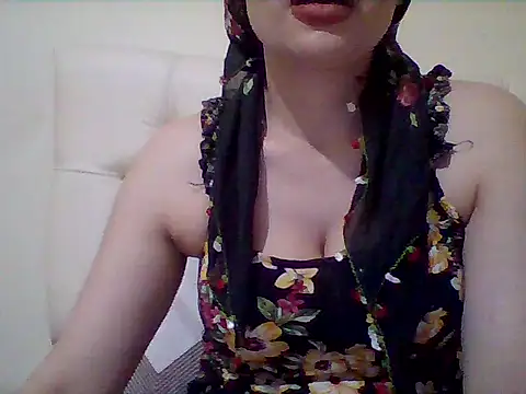 Snapshot of busex25 chatting on April 6, 2026, 9:05 pm busex25 online show from April 6, 2026, 9:05 pm