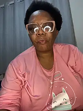 BoobsQueeen online show from July 17, 2026, 1:56 am