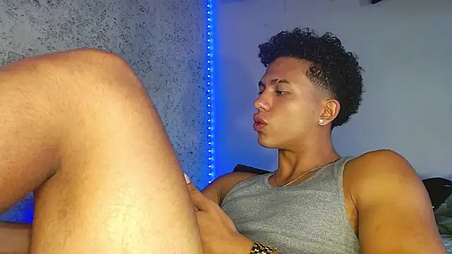 Snapshot of tonydesire_ chatting on April 22, 2026, 7:37 pm tonydesire online show from April 22, 2026, 7:37 pm