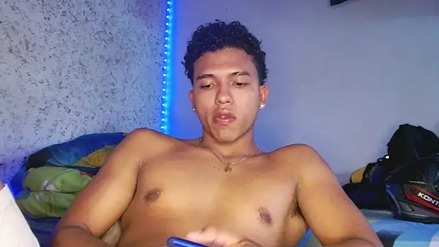 Snapshot of tonydesire_ chatting on April 24, 2026, 8:00 pm tonydesire online show from April 24, 2026, 8:00 pm