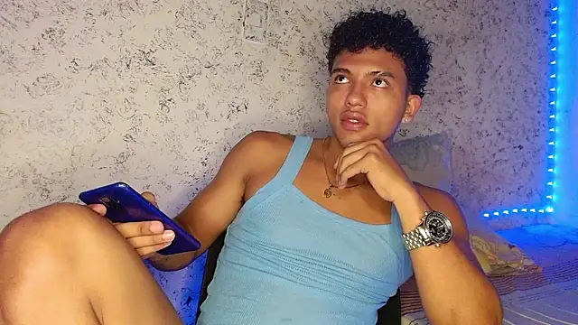 Snapshot of tonydesire_ chatting on May 5, 2026, 7:33 pm tonydesire online show from May 5, 2026, 7:33 pm