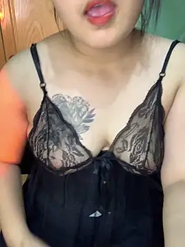 Snapshot of AngelaLuisaaTT chatting on April 13, 2026, 4:12 pm AngelaLuisaaTT online show from April 13, 2026, 4:12 pm