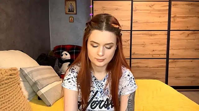 FoxyEmma online show from April 23, 2026, 1:13 pm