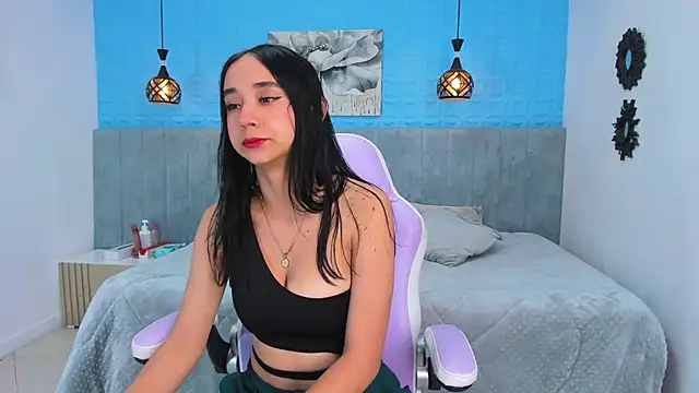Snapshot of anny_little_01 chatting on May 15, 2026, 3:35 am anny little 01 online show from May 15, 2026, 3:35 am