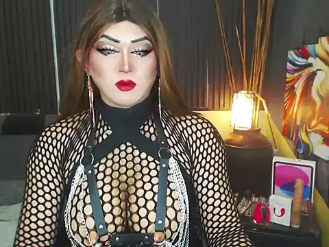 HugexMsLovelyxCock online show from May 13, 2026, 10:23 am