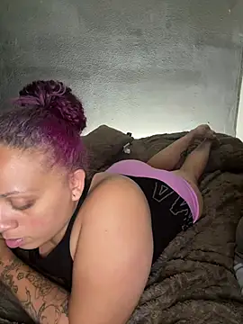 Snapshot of SHY_QUINN chatting on April 18, 2026, 10:32 pm SHY QUINN online show from April 18, 2026, 10:32 pm