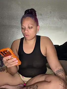 Snapshot of SHY_QUINN chatting on May 2, 2026, 1:38 pm SHY QUINN online show from May 2, 2026, 1:38 pm