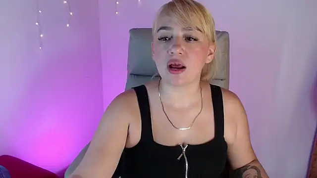 Carolina 2403 online show from May 17, 2026, 7:43 pm