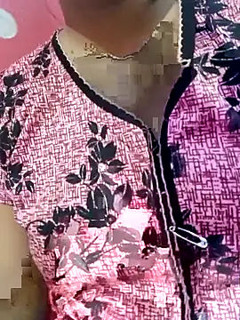 itz-liliroy online show from April 5, 2026, 1:41 pm