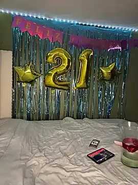 Snapshot of VelvetPrive14 chatting on June 17, 2026, 5:43 am VelvetPrive14 online show from June 17, 2026, 5:43 am
