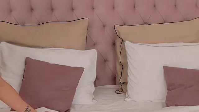 Snapshot of GloriaNichols chatting on April 30, 2026, 8:57 pm GloriaNichols online show from April 30, 2026, 8:57 pm
