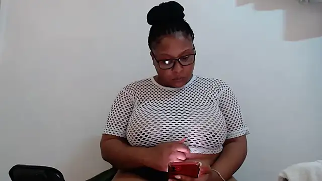 xxZoeyx online show from March 8, 2025, 9:39 am