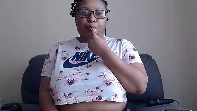 Snapshot of xxZoeyx chatting on November 23, 2025, 5:40 am xxZoeyx online show from November 23, 2025, 5:40 am