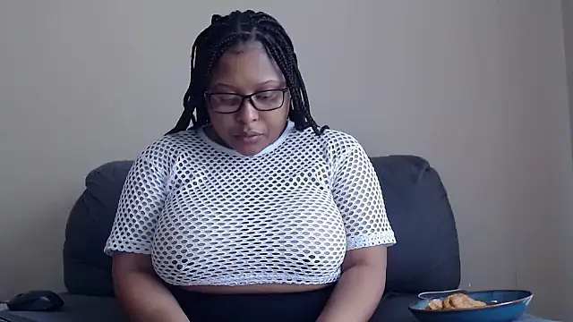 Snapshot of xxZoeyx chatting on November 29, 2025, 5:43 am xxZoeyx online show from November 29, 2025, 5:43 am