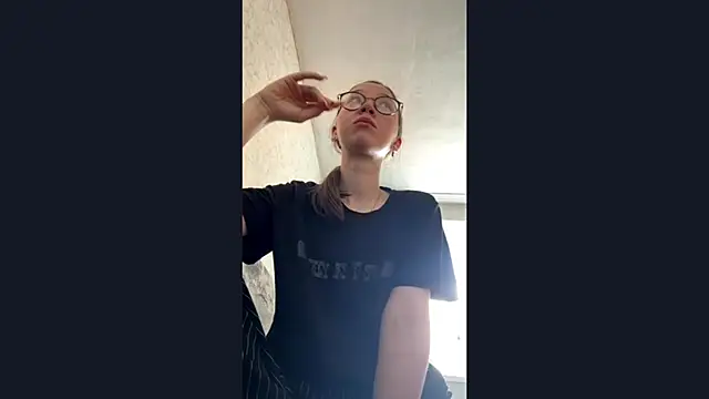 Snapshot of ThornCircuit chatting on April 8, 2026, 6:24 am ThornCircuit online show from April 8, 2026, 6:24 am