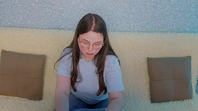 SofiDreamm online show from April 15, 2026, 2:35 pm