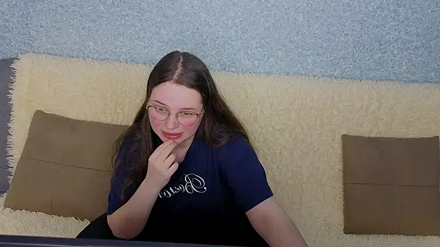 SofiDreamm online show from April 17, 2026, 8:23 pm