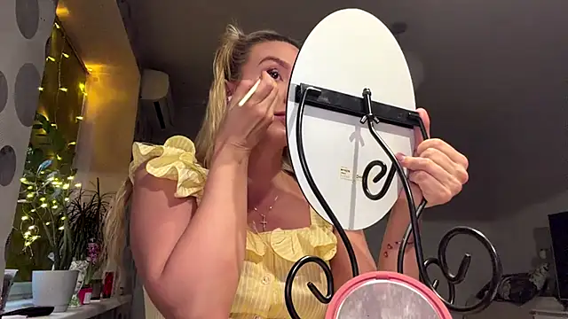 Annycute666 online show from April 1, 2026, 3:53 pm