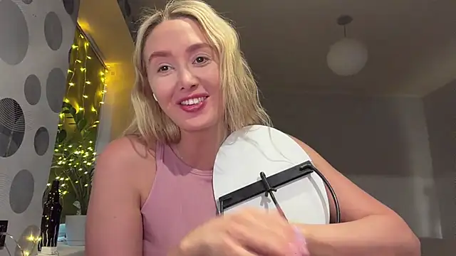 Annycute666 online show from April 3, 2026, 3:43 pm