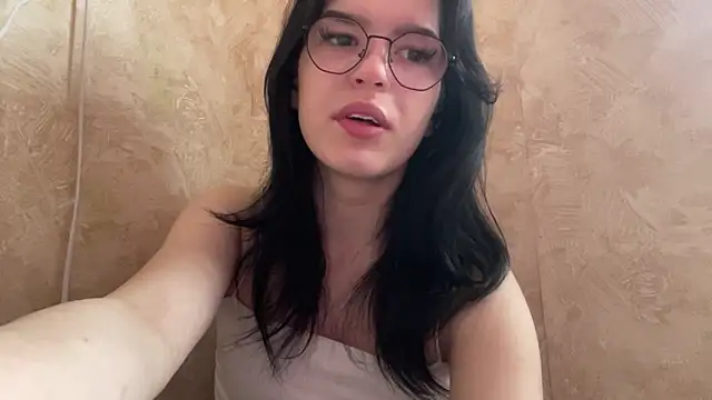 Snapshot of SlitheryTrudge chatting on April 8, 2026, 5:07 am SlitheryTrudge online show from April 8, 2026, 5:07 am