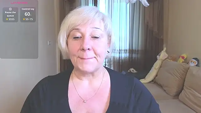 Snapshot of Milane_Milky chatting on April 17, 2026, 4:48 am Milane Milky online show from April 17, 2026, 4:48 am