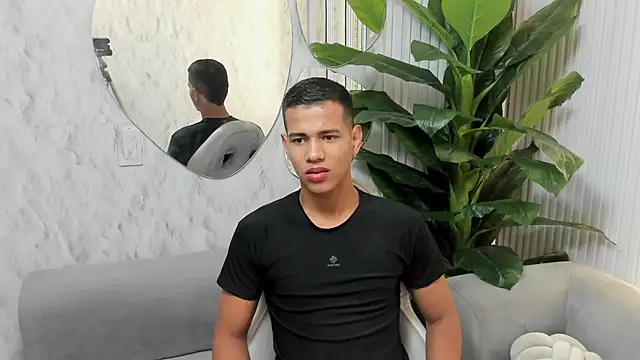 Snapshot of noahdark_ chatting on April 29, 2026, 1:43 am noahdark online show from April 29, 2026, 1:43 am