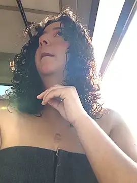 bella swwan  online show from April 4, 2026, 1:08 pm