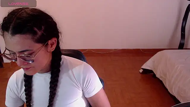 FreyaRouge online show from April 20, 2026, 3:37 pm
