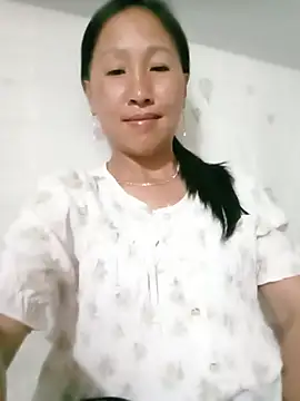 Snapshot of Lisa-aa chatting on May 17, 2026, 2:35 pm Lisa-aa online show from May 17, 2026, 2:35 pm