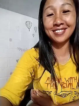Snapshot of Lisa-aa chatting on May 21, 2026, 10:39 pm Lisa-aa online show from May 21, 2026, 10:39 pm